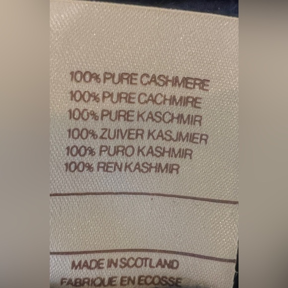 Vintage Chanel navy cashmere sweater - Picture 7 of 10